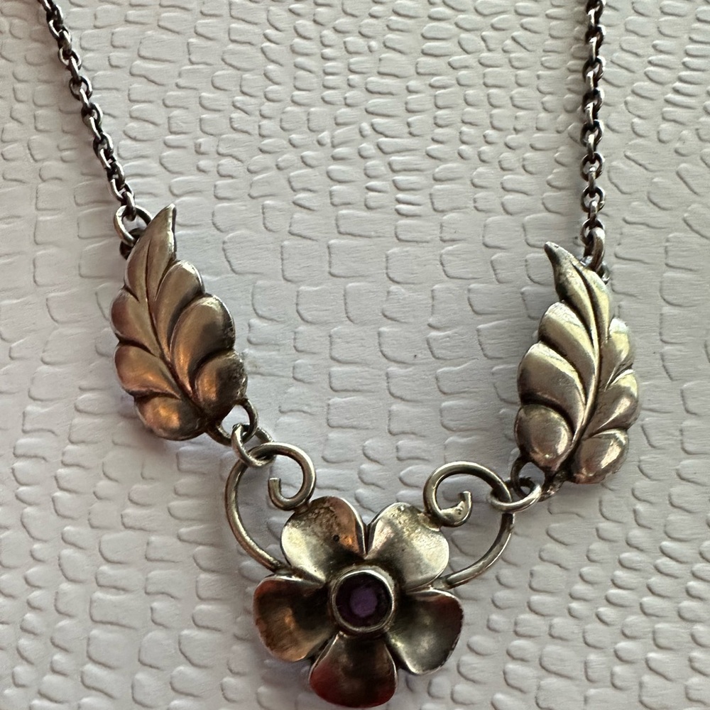 Antique Daisy  Flower Necklace